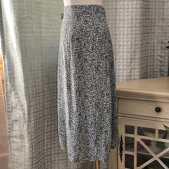 American Eagle Leopard Wrap Skirt Size Small - Picture 2 of 6